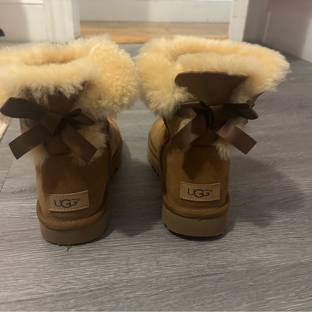 Chesnut Bailey bow uggs
